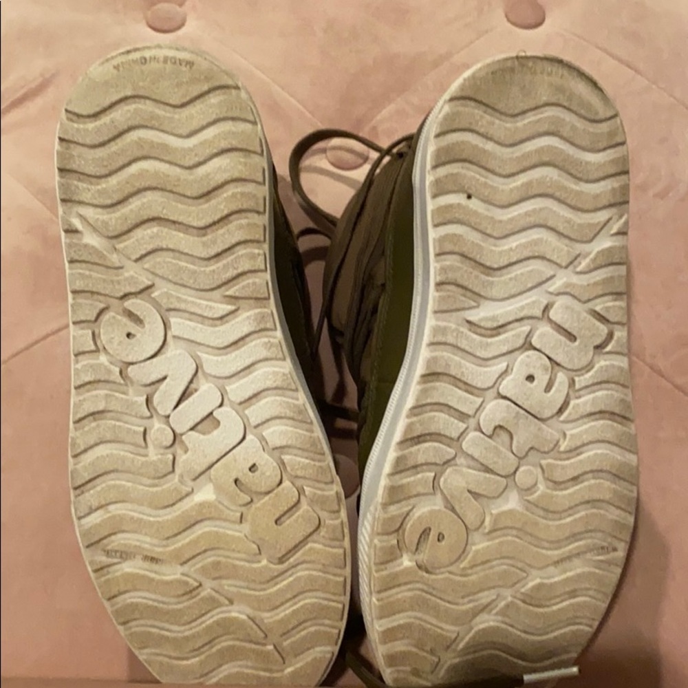 Native Boots - Picture 4 of 6